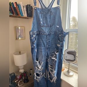 American Eagle Xxl distressed overalls